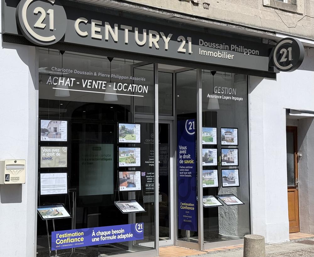 l'équipe de l'agence Doussain Philippon Immobilier