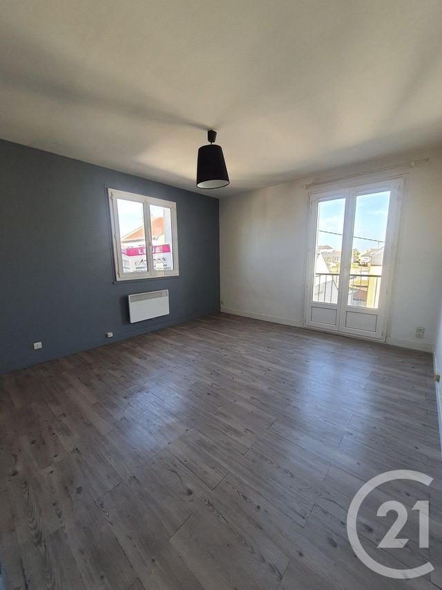 Appartement Studio à louer - 1 pièce - 25.0 m2 - CHATEAUDUN - 28 - CENTRE - Century 21 Doussain Philippon Immobilier