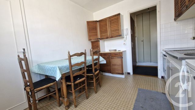 Appartement F1 à vendre - 1 pièce - 35.79 m2 - CHATEAUDUN - 28 - CENTRE - Century 21 Doussain Philippon Immobilier