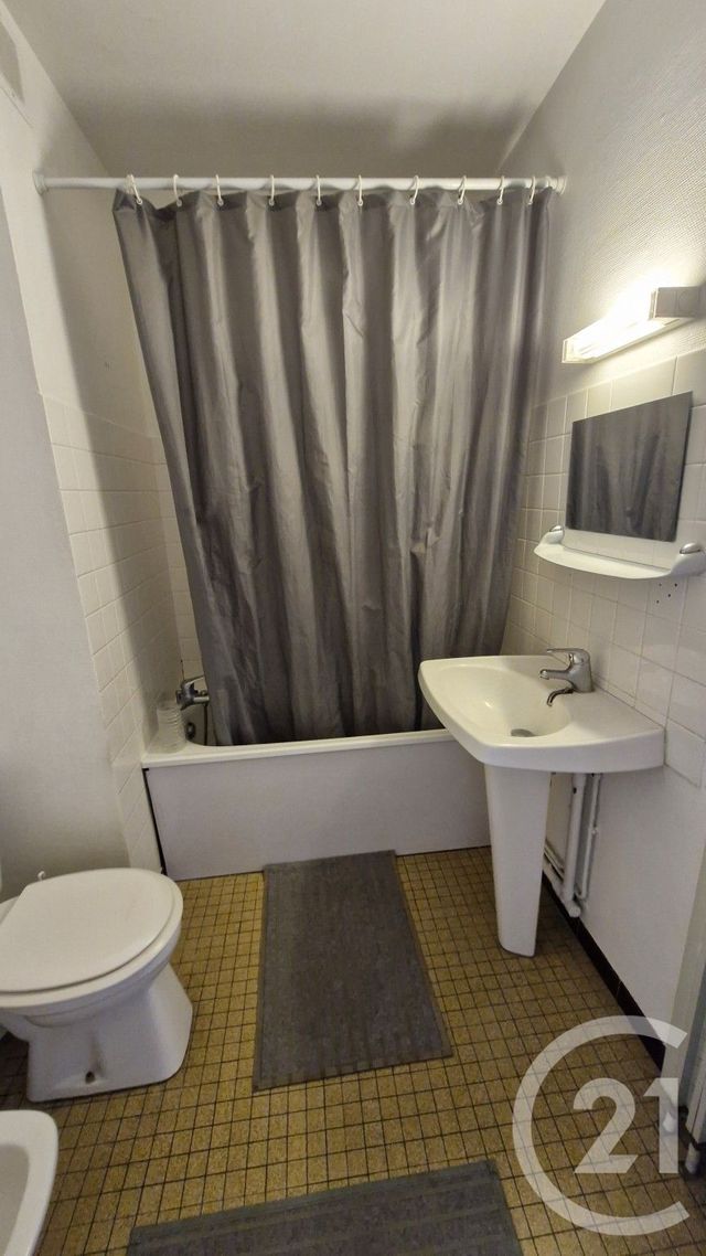 Appartement F1 à vendre - 1 pièce - 35.79 m2 - CHATEAUDUN - 28 - CENTRE - Century 21 Doussain Philippon Immobilier