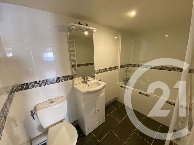 Appartement Studio à louer - 1 pièce - 28.0 m2 - CHATEAUDUN - 28 - CENTRE - Century 21 Doussain Philippon Immobilier