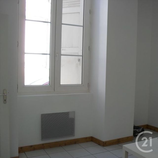 Appartement à louer - 2 pièces - 43.42 m2 - CHATEAUDUN - 28 - CENTRE - Century 21 Doussain Philippon Immobilier