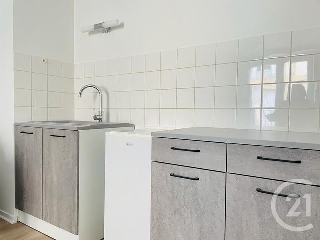Appartement F1 à louer - 1 pièce - 25.0 m2 - CHATEAUDUN - 28 - CENTRE - Century 21 Doussain Philippon Immobilier