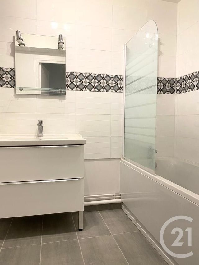 Appartement Studio à louer - 1 pièce - 34.77 m2 - CHATEAUDUN - 28 - CENTRE - Century 21 Doussain Philippon Immobilier