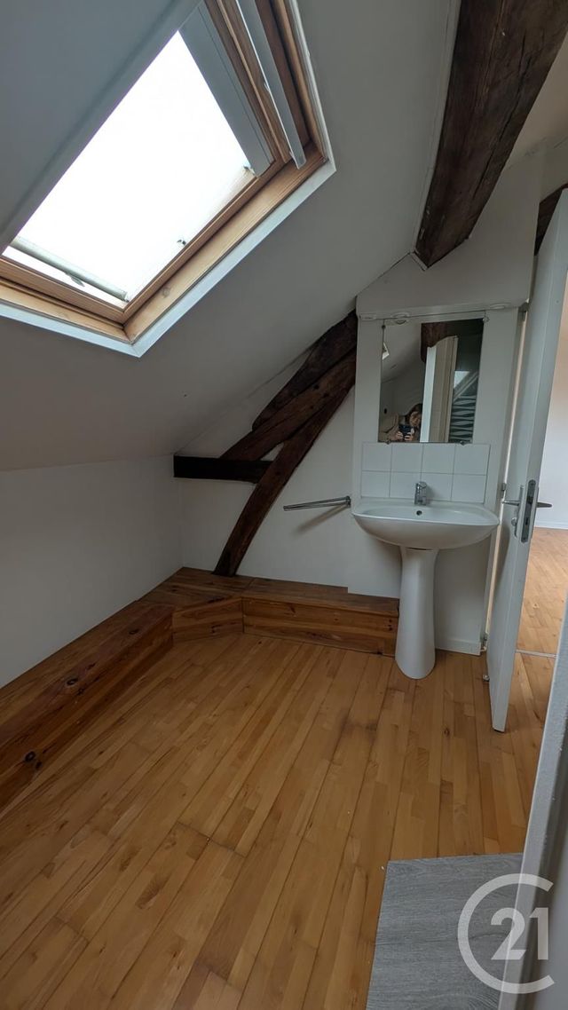 Appartement Duplex à louer - 2 pièces - 39.96 m2 - CHATEAUDUN - 28 - CENTRE - Century 21 Doussain Philippon Immobilier