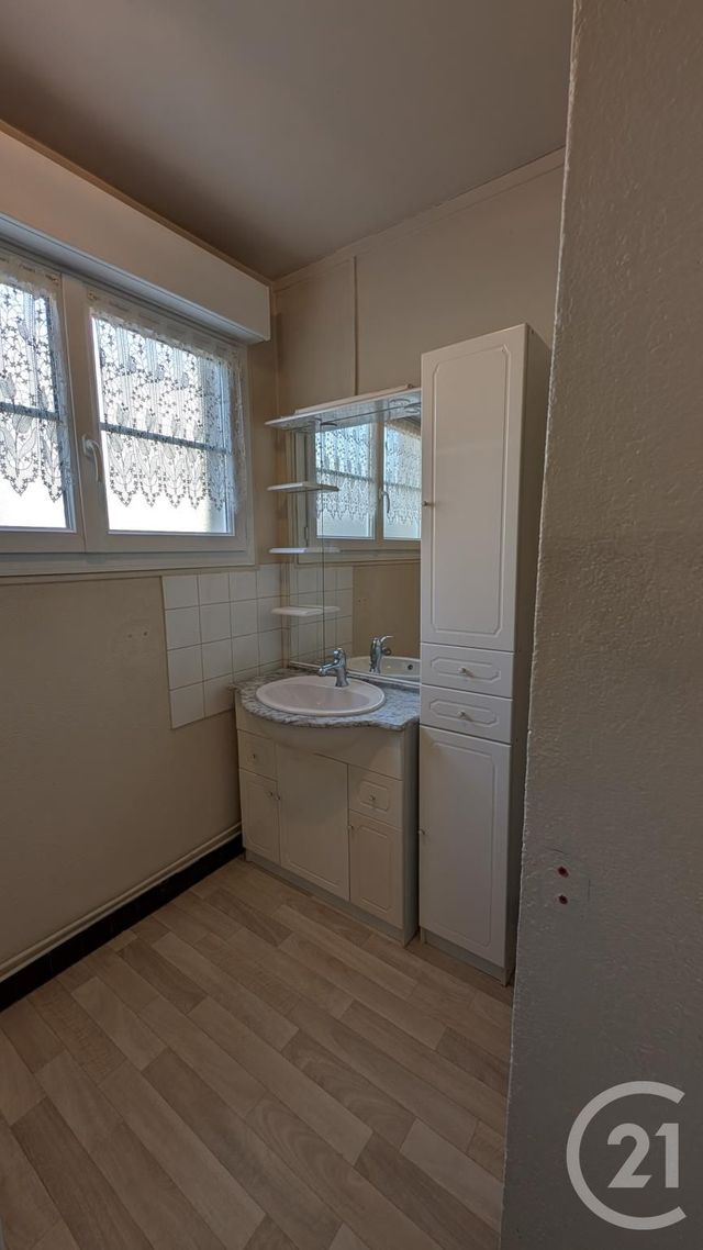 Appartement F2 à louer - 2 pièces - 52.64 m2 - CHATEAUDUN - 28 - CENTRE - Century 21 Doussain Philippon Immobilier