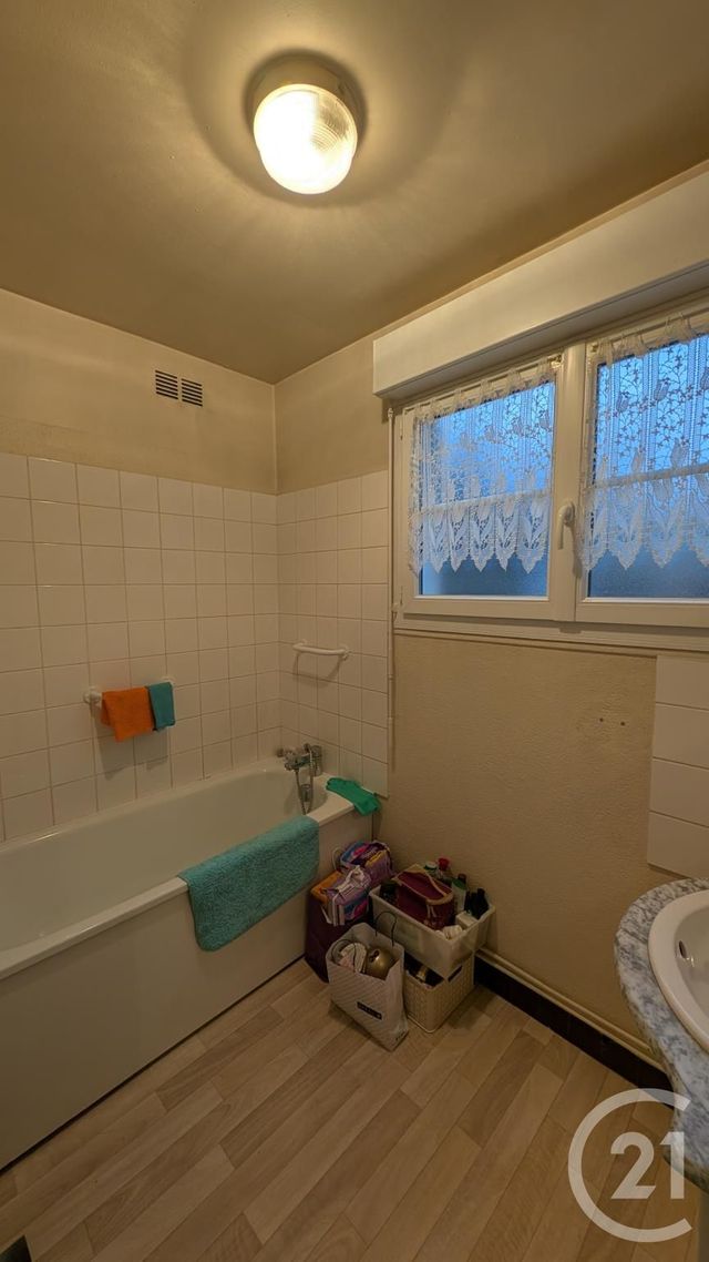 Appartement F2 à louer - 2 pièces - 52.64 m2 - CHATEAUDUN - 28 - CENTRE - Century 21 Doussain Philippon Immobilier