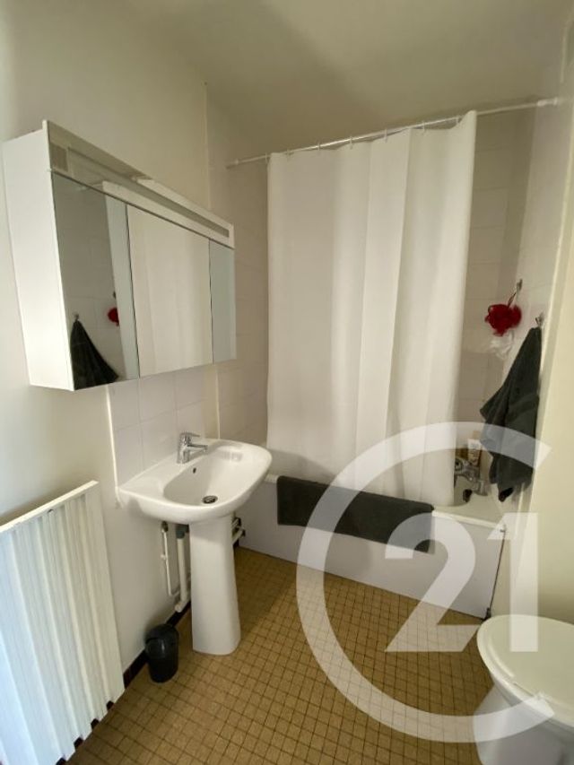 Appartement F1 à vendre - 1 pièce - 35.0 m2 - CHATEAUDUN - 28 - CENTRE - Century 21 Doussain Philippon Immobilier