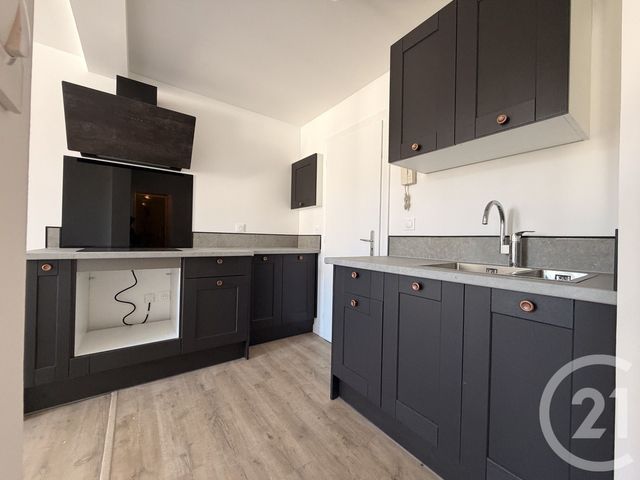 Appartement F2 à louer - 2 pièces - 30.1 m2 - ILLIERS COMBRAY - 28 - CENTRE - Century 21 Doussain Philippon Immobilier