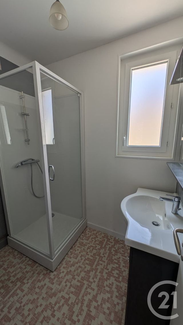 Appartement F2 à louer - 2 pièces - 32.36 m2 - CHATEAUDUN - 28 - CENTRE - Century 21 Doussain Philippon Immobilier