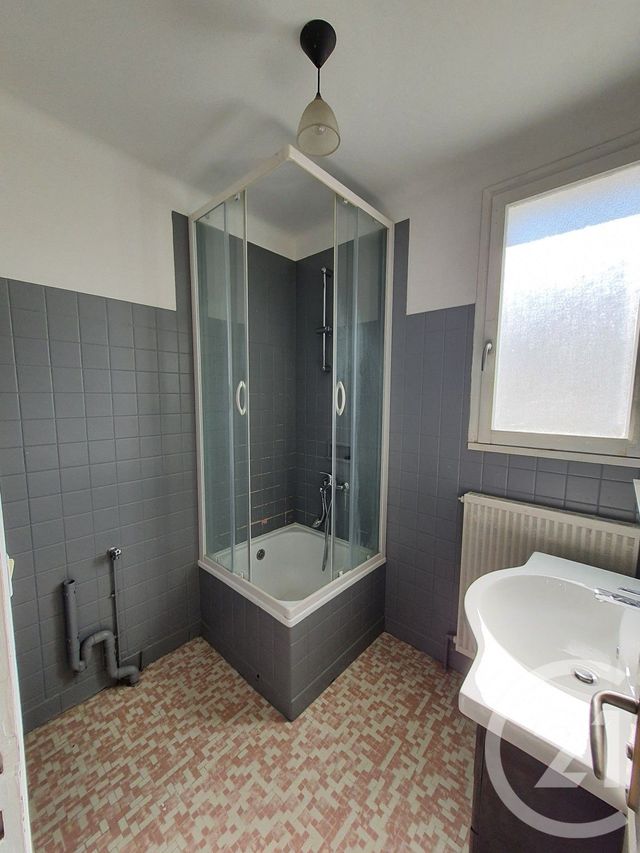 Appartement F2 à louer - 2 pièces - 32.36 m2 - CHATEAUDUN - 28 - CENTRE - Century 21 Doussain Philippon Immobilier