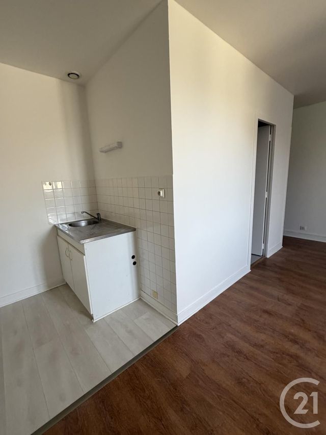Appartement Studio à louer - 1 pièce - 25.3 m2 - CHATEAUDUN - 28 - CENTRE - Century 21 Doussain Philippon Immobilier