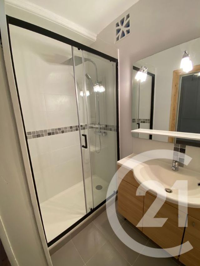 Appartement à louer - 3 pièces - 62.0 m2 - CHATEAUDUN - 28 - CENTRE - Century 21 Doussain Philippon Immobilier