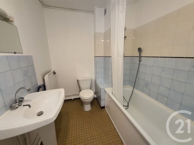 Appartement à louer - 2 pièces - 31.84 m2 - CHATEAUDUN - 28 - CENTRE - Century 21 Doussain Philippon Immobilier