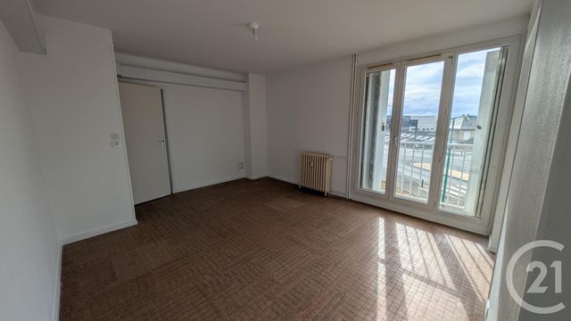 Appartement à louer - 4 pièces - 67.0 m2 - CHATEAUDUN - 28 - CENTRE - Century 21 Doussain Philippon Immobilier