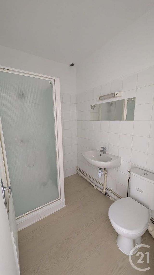 Appartement Studio à louer - 1 pièce - 23.74 m2 - CHATEAUDUN - 28 - CENTRE - Century 21 Doussain Philippon Immobilier