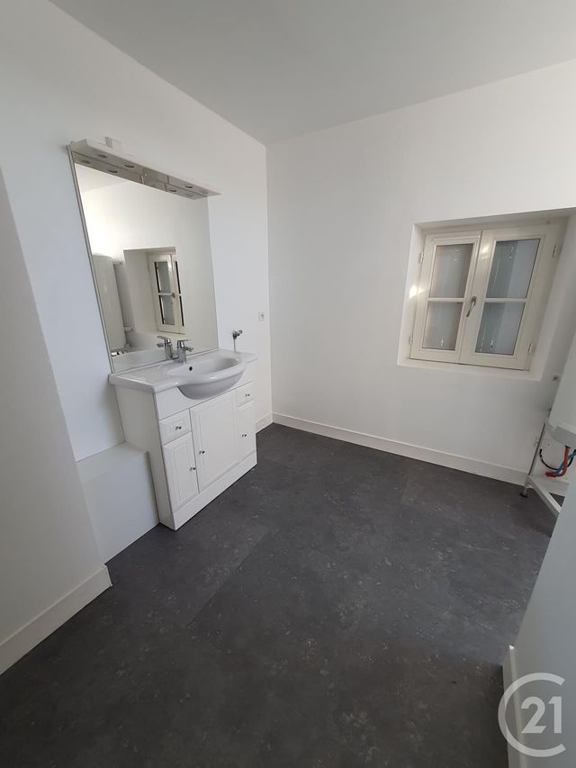 Appartement à louer - 2 pièces - 56.88 m2 - CHATEAUDUN - 28 - CENTRE - Century 21 Doussain Philippon Immobilier