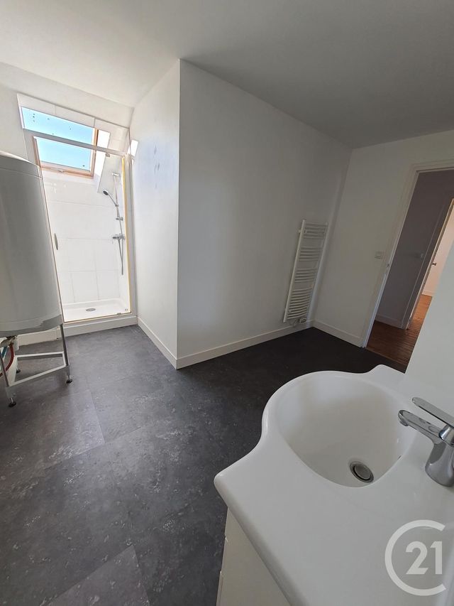 Appartement à louer - 2 pièces - 56.88 m2 - CHATEAUDUN - 28 - CENTRE - Century 21 Doussain Philippon Immobilier
