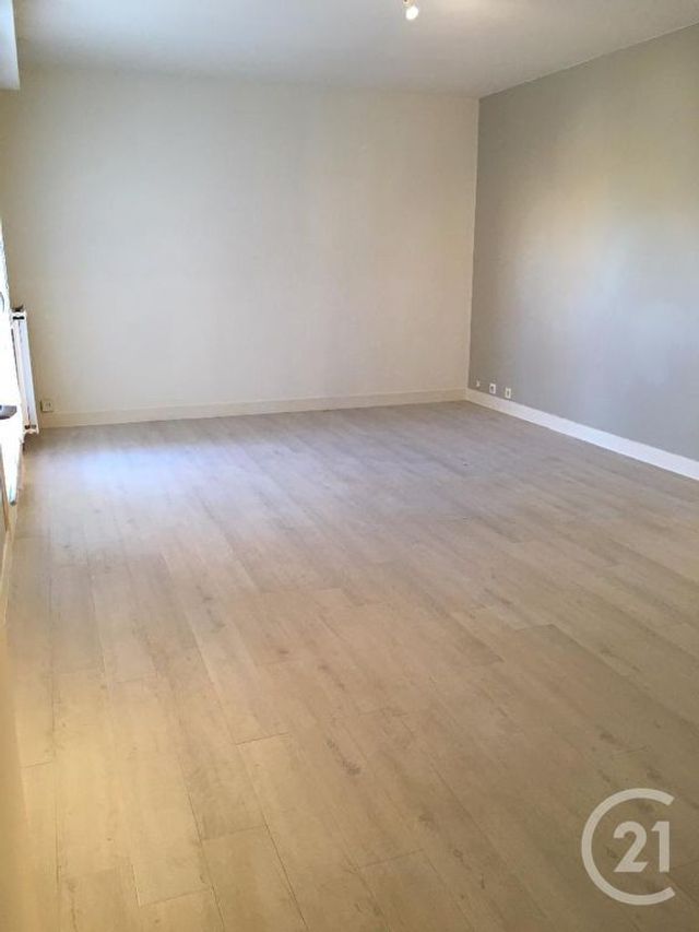 Appartement Studio à louer - 1 pièce - 39.0 m2 - CHATEAUDUN - 28 - CENTRE - Century 21 Doussain Philippon Immobilier